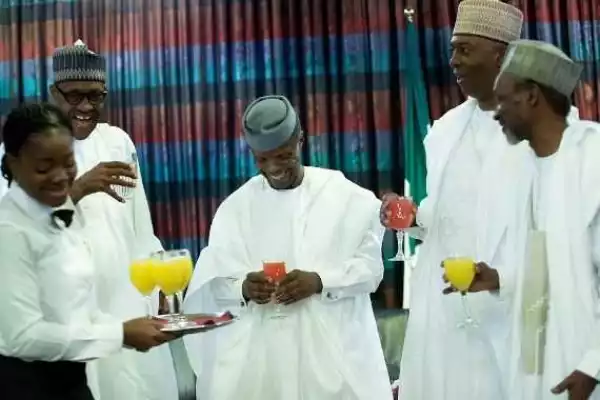 Photo: Pres Buhari, Osinbajo, Saraki, CJN Mahmud Sip Fruit Juice To Celebrate Independence Day